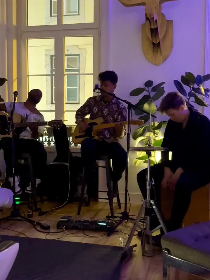 Lisbon Lounge Hostel — Friends