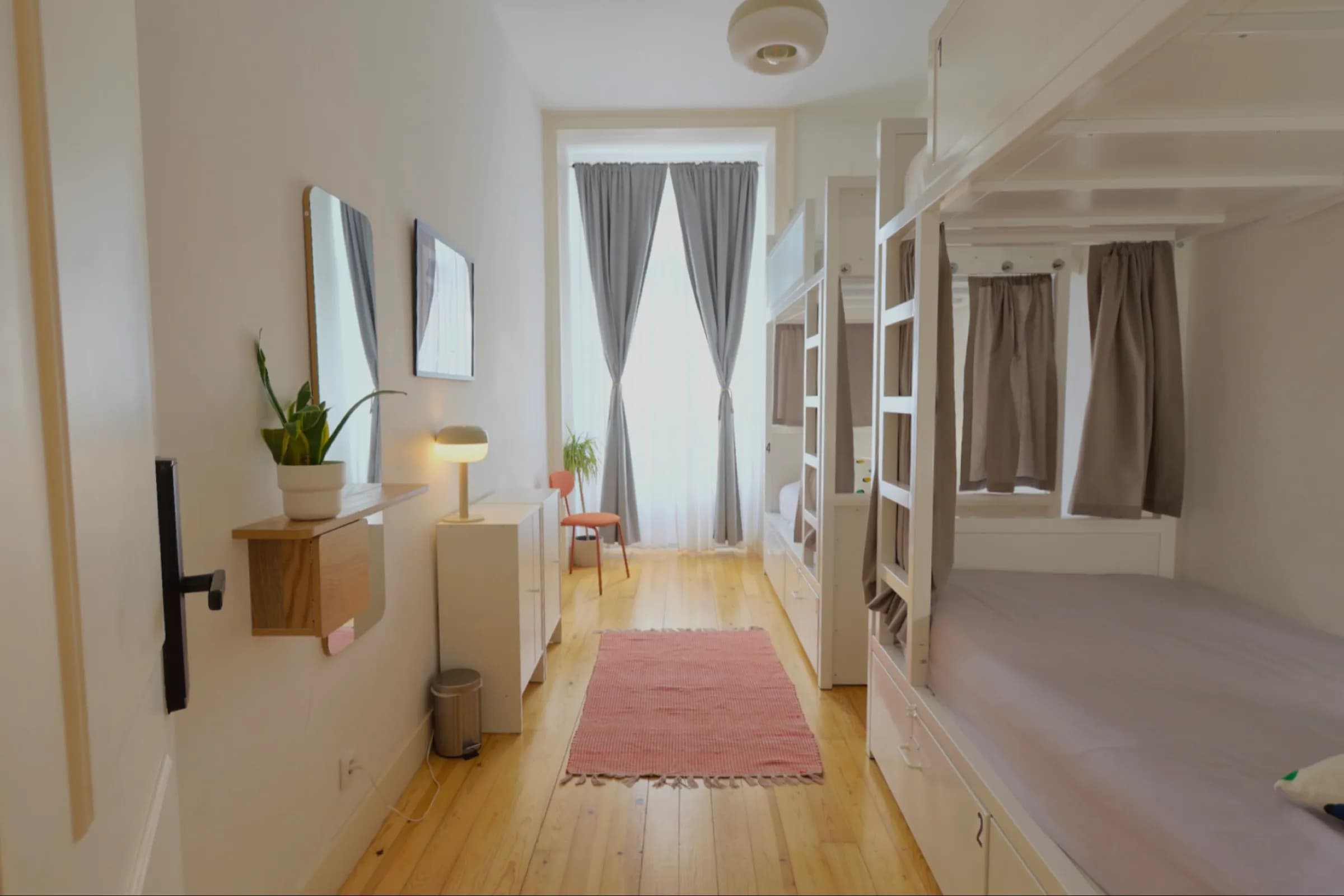 4 Bed Mixed Shared Room — photo 3